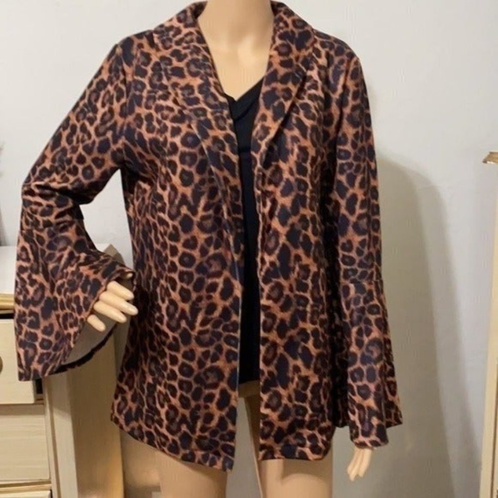L&B Leopard print bell sleeve blazer- Small